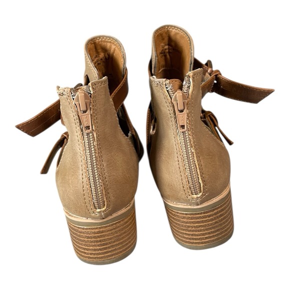 Women's Euro Soft Heeled Bootie Boots Brown Colored US Size 8 - Picture 5 of 6